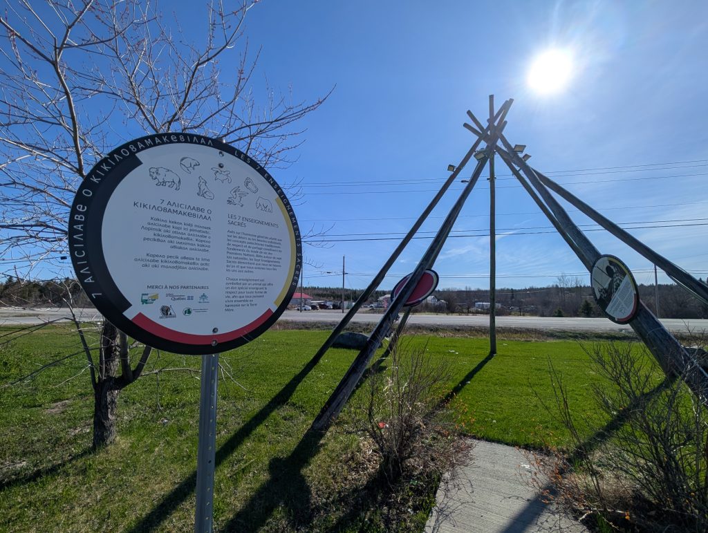 Tipi des 7 valeurs anicinape à l'entrée de Pikogan