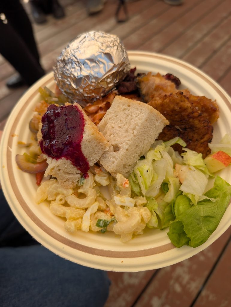 Repas cuisiné par les ainées et ainés au site culturel
